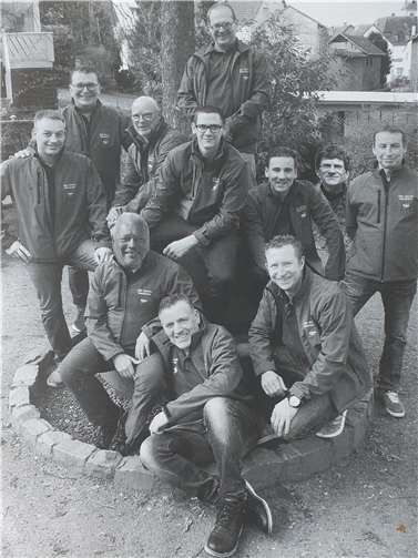 Der Vorstand der Ahle Bosche im Jahre 2022: vorne v.li. Michael Schlösser, Achim Bauer und Andreas Hente. Darüber v.li. Dirk Bierbrauer, Jörg Hergott, Wolfgang Schellert, Nils Neitzert, Lukas Bauer, Klaus Blankenberg und Andreas Dümmler. Hinten: Bernd Wolf. Quelle: „Ahle Bosche“ Oberbieber