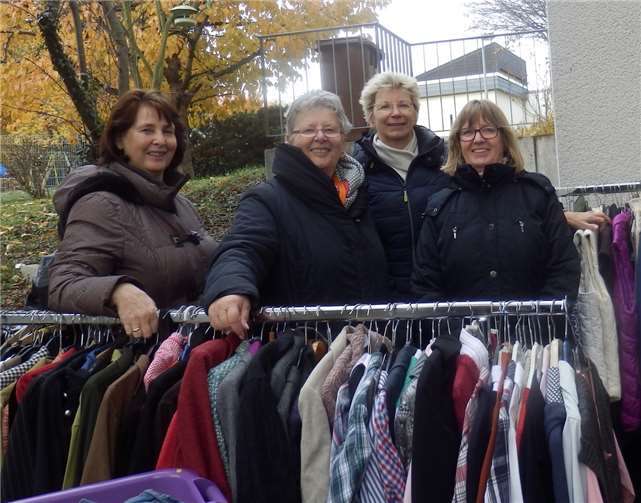 Der Vorstand der CDU Frauenunion Swisttal während des Besuches der Kleiderstube Odendorf.privat