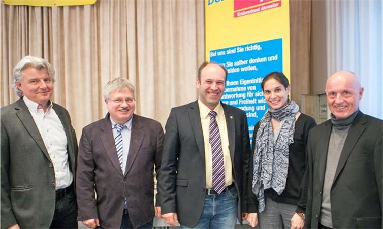 Der Vorstand der FDP im Kreis Ahrweiler freut sich über eine erfolgreiche Landtagswahl (von links): Hellmut Meinhof, Ralf Kössendrup, Landtagsabgeordneter Marco Weber, Christina Steinhausen und Ulrich van Bebber. JOST