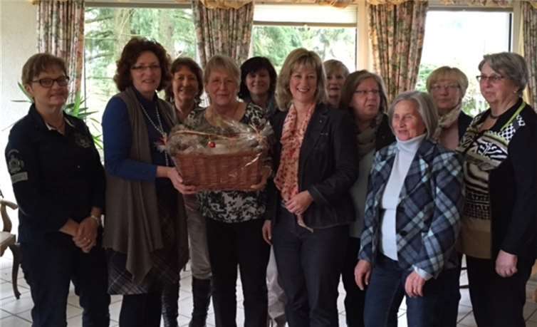 Der Vorstand der Frauen-Union Cochem-Zell traf sich zum Adventsfrühstück im Hotel Wilhelmshöhe in Auderath.privat