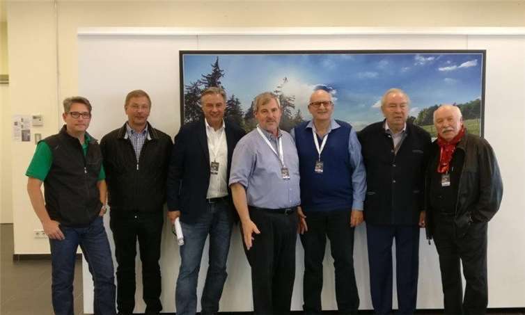 Der Vorstand der Freunde des Nürburgrings (v.l.n.r.): Stone, Scheerbarth, Orten, Sattler, Clausen, Demandt, Ridder.  Schmitz