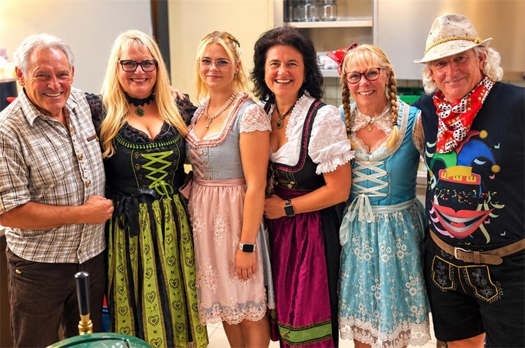 Der Vorstand der IWK und die unterstützenden Helfer sorgten für einen rundum gelungenen Abend.