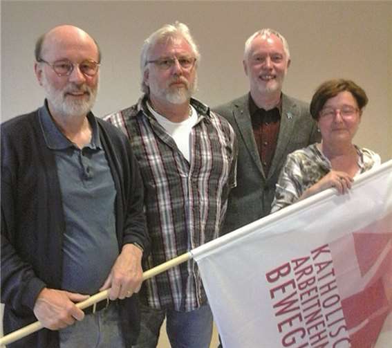 Der Vorstand der KAB Engers-Mülhofen mit dem Referenten, von links nach rechts: Günther Salz, Helmut Gelhardt, Pfarrer Johannes Stein und Anne Basten. privat