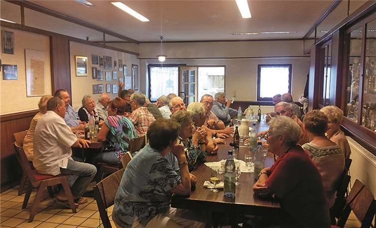 Der Vorstand der KG Gladbach konnte 25 Mitglieder mit Ehegatten auf der Seniorenfeier begrüßen. privat
