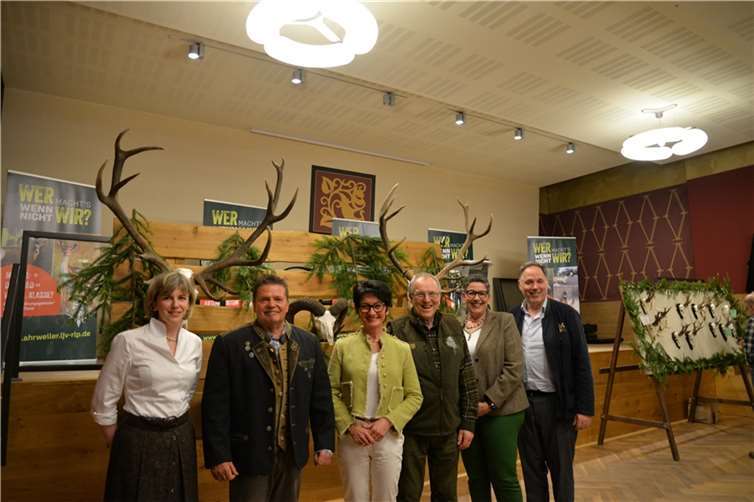 Der Vorstand der Kreisgruppe mit Petra Schneider MdL.  Foto: