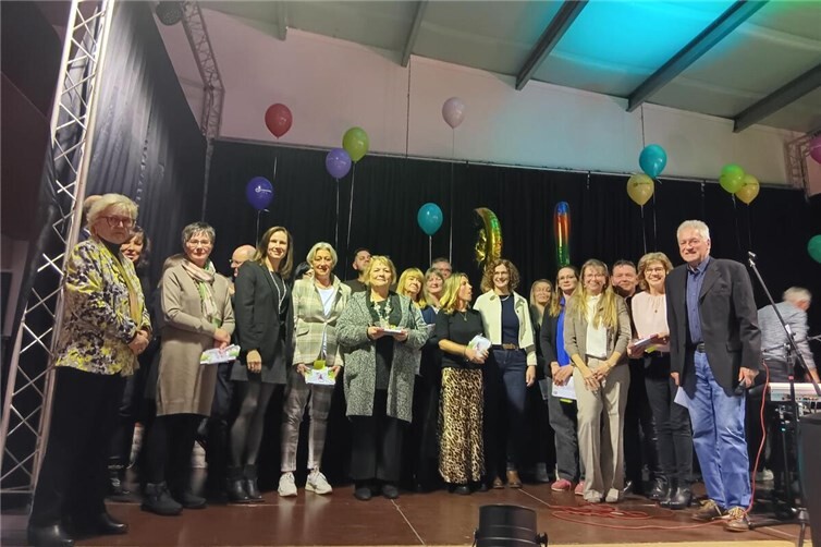 Der Vorstand der Lebenshilfe Mayen, mit den Abteilungsleitungen und den Jubilaren. Foto: privat