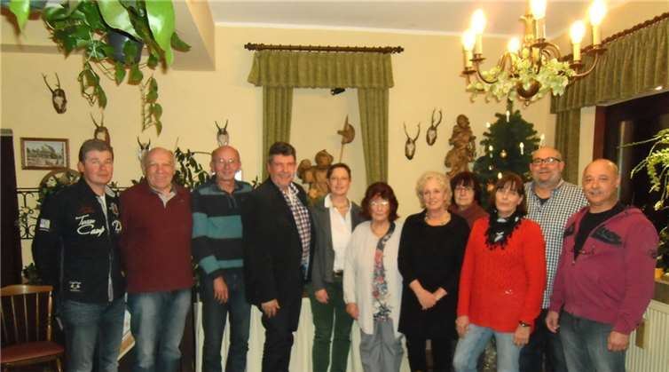 Der Vorstand der SPD Weißenthurm mit Direktkandidatin Karin Küsel-Ferber.privat