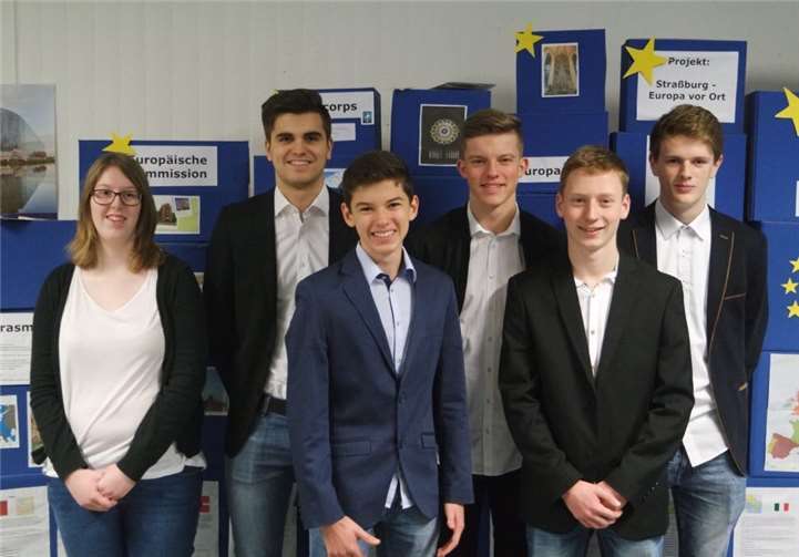 Der Vorstand der Schülerfirma: (v.l.) Ina Wagner (10c), Justus Lutterbey (MSS 12), Lasse Lagerpusch (10b), Lars Selbach (10b), Vinzenz Schneider (MSS 12) und Marcel Hofmann (10b).