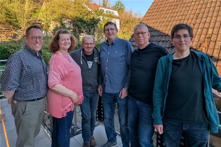 Der Vorstand der Sterner Bürger aus Linz bei ihrer Besprechung im April 2026. Von links: Vorsitzender Boris Adams, Yvonne Adams-van Beek, Martin Bungart, Martin Orawetz, Roland Thees, Adrian Bungart.