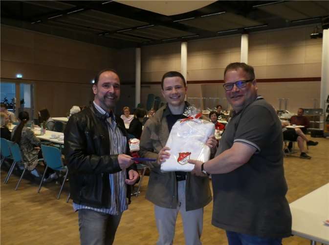 Der Vorstand der TG Polch ist besonders stolz die herausragende Leistung des Turners Lars Sippmann.