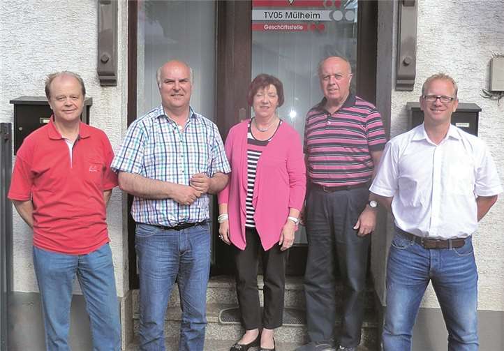 Der Vorstand der TV Mühlheim-Stiftung zeigte sich zufrieden mit seinen ersten Aktivitäten (v.l.): Horst Harner, Stellvertretender Vorsitzender Uli Klöckner, Isolde Müller, Vorsitzender Herbert Nickenig, Marcus Bauer. privat