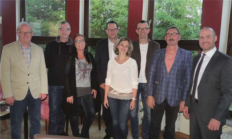Der Vorstand der Werbegemeinschaft (v.l.): Dr. Bernd Geisen, Robert Maciejowski, Daniela Wingender (alle Beisitzer), Michael Nisius (Kassierer), Frau Dr. Irina Schlags (Beisitzerin), Uli Rawert (erster Vorsitzender), Olaf Waldecker (zweiter Vorsitzender), Oliver Löhr (Schriftführer). FRE