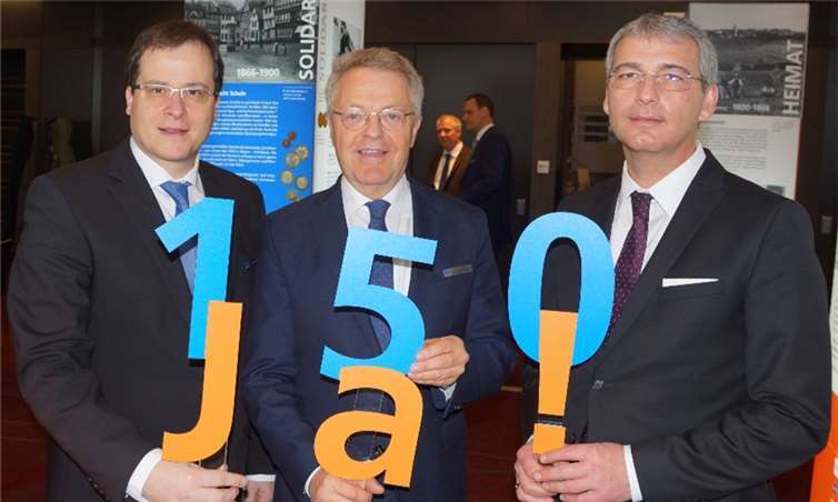 Der Vorstand der der Volksbank RheinAhrEifel mit (v.l) Markus Müller, dem Vorstandsvorsitzenden Elmar Schmitz und Sascha Monschauer geht mit Optimismus ins Jubiläumsjahr der Bank, die mit den guten Bilanzzahlendes Jahres 2015 die Basis für diese positive Erwartung legen konnteVolksbank RheinAhrEifel