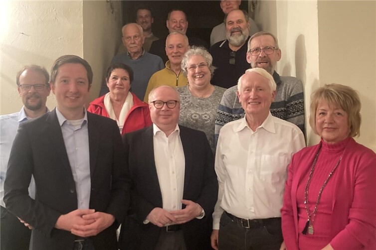 Der Vorstand des CDU-Gemeindeverbandes Unkel um den Vorsitzenden Markus Fischer (vorn Mitte) und Bürgermeister-Kandidat Korbinian Wester (vorn links).