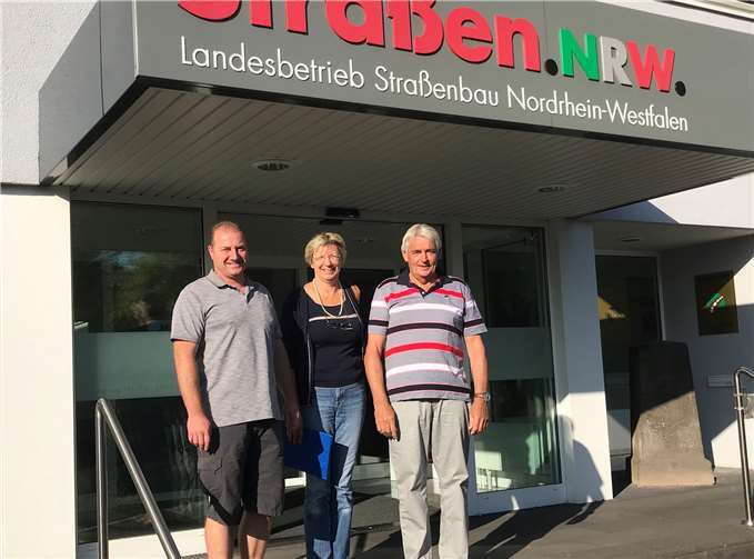Der Vorstand des CDU–Ortsverbandes Miel während des Besuches bei Straßen NRW in Euskirchen.Quelle: CDU–Ortsverband Miel