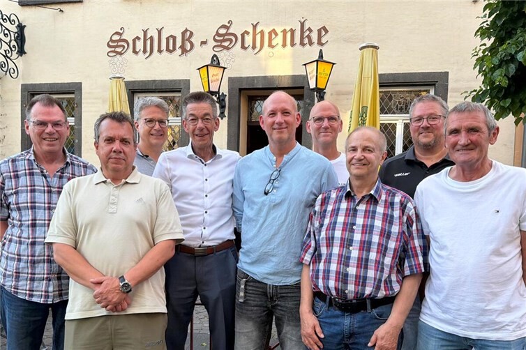 Der Vorstand des FV Engers macht weiter. Unser Bild zeigt (von links) Reiner Hillenbrand, Bernd Cornelius, Henning Wirges, Martin Hahn, Patrick Twardy, Stephan Keßler, Franziskus Hofenbitzer, Christoph Rittel und Joachim Splettstößer. In Abwesenheit gewählt wurden außerdem Frank Klar, Horst Aschkowski und Stefan Herschbach. 