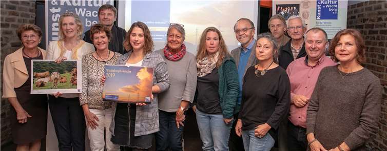 Der Vorstand des Fördervereins Kunst und Kultur in Wachtberg präsentierte gemeinsam mit den Fotografen der Monatsmotive den „Wachtbergkalender 2019“ im Adendorfer Drehwerk.JOST