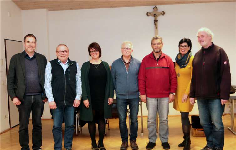 Der Vorstand des Fördervereins Matthias Kapelle: Pfarrer Rainer Justen (v.li.), Beisitzer Bernd Koll, Kassiererin Nina Becker, Stellvertretender Vorsitzender Norbert Löhr, Vorsitzender Norbert Becker, Beisitzerin Klaudia Thiesen und Schriftführer Gereon Schürmann. Foto: SES