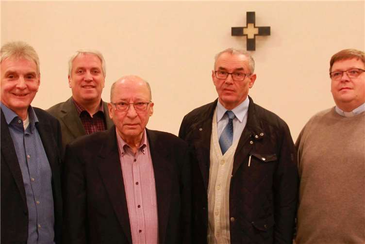 Der Vorstand des Fördervereins dankt Helmut Möhn für seine großzügige Spende. (V.l.): 1. Vorsitzender Claus Peitz, 2. Vorsitzender Dr. Werner Schneichel, Helmut Möhn, Schatzmeister Dr. Waldemar Skurewicz, Pastor Stefan Dumont.Fotos: privat