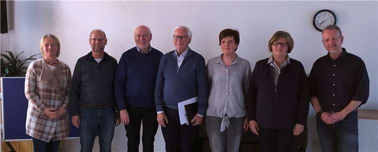 Der Vorstand des Fördervereins der Tafel (v. r.): 1. Vorsitzender Alexander Schnupp, Hiltrud Thull, Ingrid Hofmann, Hubert Odenthal, Edmund Schaaf, Michael Schmidt und Petra Strunk (Diakonisches Werk Westerwald / Tafel Westerwald)Foto: privat