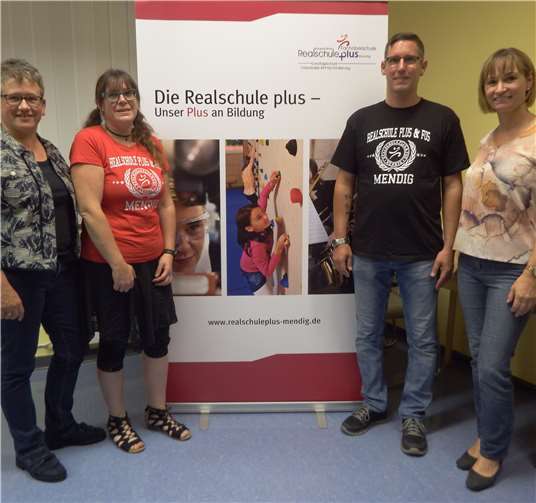 Der Vorstand des Fördervereins für das kommende Jahr (von links): Beate Göhler, Carmen Lessinger, Jörg Fritzen und Viola Geiermann (als Schulleitungsmitglied Ansprechpartnerin für den Förderverein).