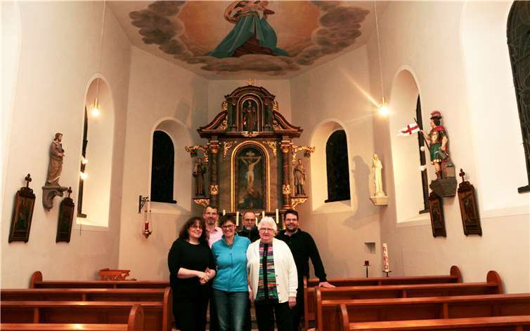 Der Vorstand des Fördervereins in der Kapelle (v. l.): Sonja Gruel (2. Vorsitzende), Markus Raeder (Beisitzer), Hildegard Baur (1. Vorsitzende), Dieter Rader (Beisitzer), Edih Busch (Kassiererin), Georg Zimmer (Schriftführer).SES