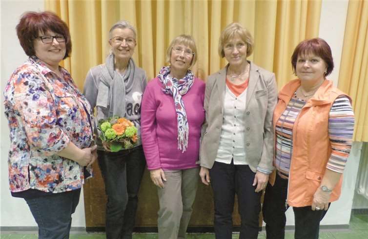 Der Vorstand des Frauenchors Rheinbach: Petra Daniel, die verabschiedete Ursula Köster, Irmgard Zeh, Beatrix Eble und Brigitte Günterberg. privat