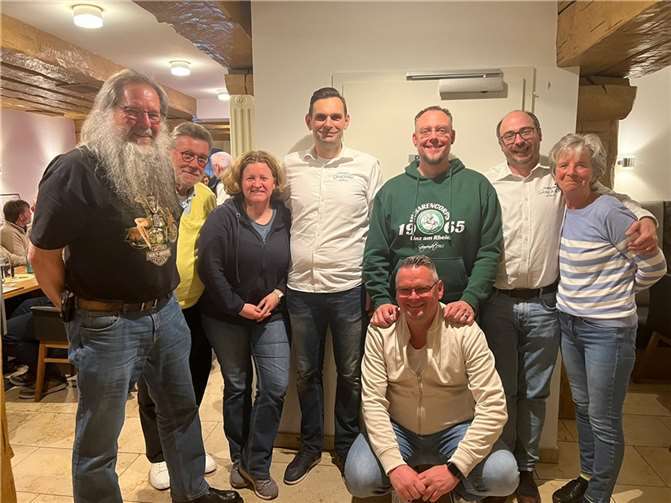 Der Vorstand des Husarencorps Grün-Weiss Linz/Rhein. Foto: privat