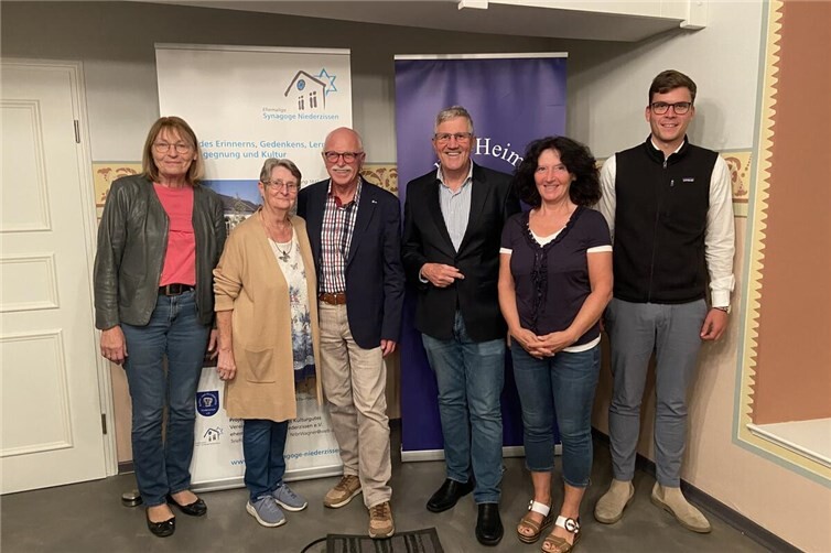 Der Vorstand des KHV Niederzissen e.V.: Brigitte Decker, Gisela R’eichrath, Richard Keuler, Norbert Wagner, Ursula  Reuter, Nico Degen, nicht abgebildet: Heinrich Seiwert 