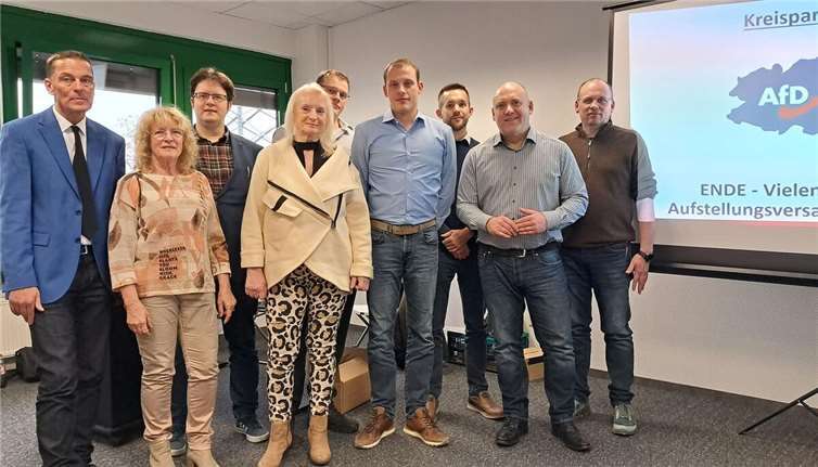 Der Vorstand des KV AfD Mayen-Koblenz mit Versammlungsleiter MdL Joachim Paul.  Foto: AfD Kreisverband Mayen-Koblenz