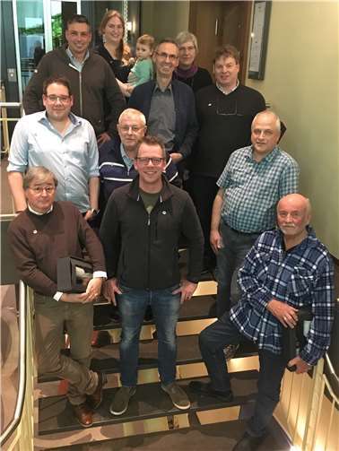 Der Vorstand des Koblenzer Aeroclubs zeichnete auf der Jahreshauptversammlung etliche Mitglieder wegen besonderer Verdienste im Verein mit den verschiedenen Ehrennadeln aus.privat