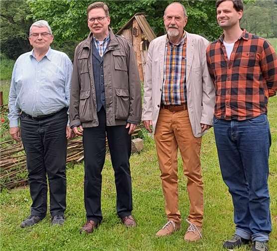 Der Vorstand des Kreisimkerverbandes Ahrweiler (von links nach rechts): Robert Müller, Kassierer, Bernd Hartmann, Vorsitzender, Werner Surges, 2. Vorsitzender, Patrick Molenveld, Schriftführer. Foto: privat