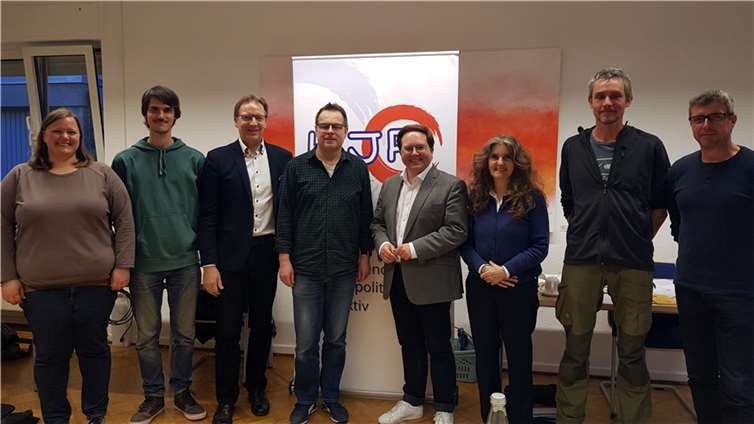 Der Vorstand des Kreisjugendrings Mayen-Koblenz mit seinen Vorsitzenden Thomas Christ (4. von links) traf sich mit dem zukünftigen Ersten Kreisbeigeordneten Pascal Badziong (4. von rechts) und dem Sprecher der CDU-Fraktion im Jugendhilfeausschuss Horst Hohn (3. von links) zu einem Informationsgespräch. Foto: CDU-Kreistagsfraktion Mayen-Koblenz