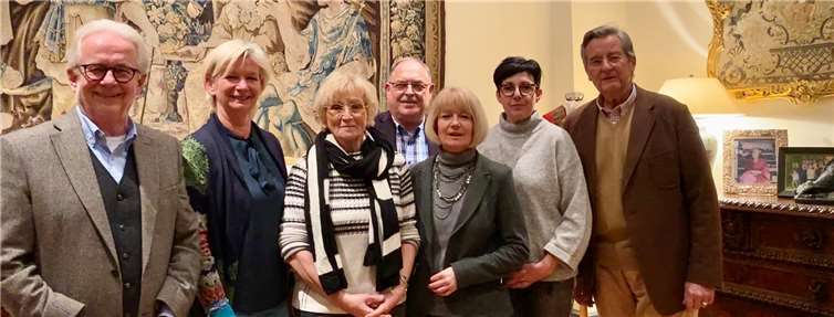 Der Vorstand des Kultur Verein Schloss Sayn e.V. von links: M.Hendrichs, P.Weinand, R.Glöckner, G.Bomm, Dr.S.Dyas, Alexander Fürst zu Sayn-Wittgenstein-Sayn. Foto: privat