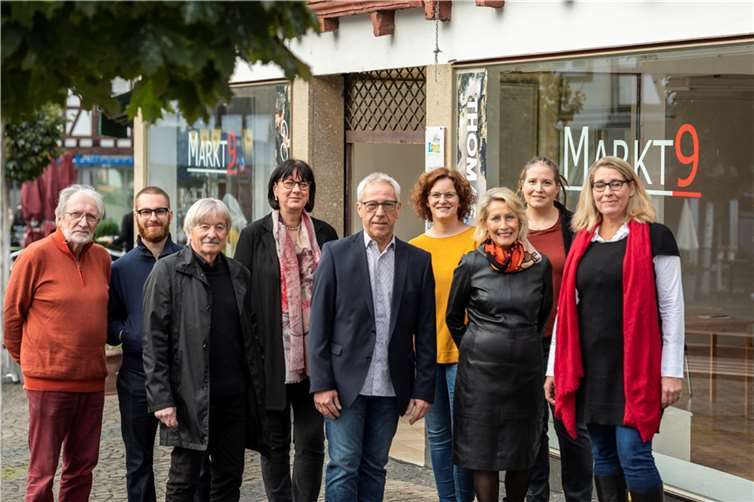 Der Vorstand des Kunstvereins (von links): Wolfgang Diegmann, Vincent Pfau, Klaus Krumscheid, Sabine Odenthal, Norbert Boden, Vanessa Große, Geza Stuip, Désirée Wickler, Sandra Irsch. Foto: Heinz-Werner Lamberz