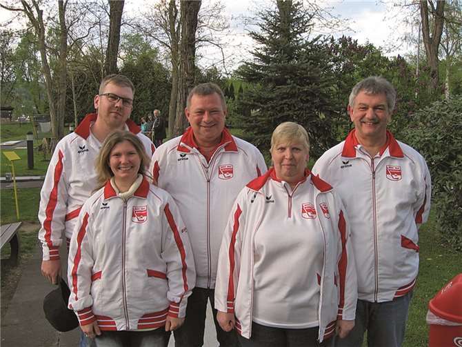 Der Vorstand des MGC. V.l. hinten Thomas Stock, Hans Reisdorff und Edi Rankel; vorne Christine Reisdorff und Monika Knetsch.privat