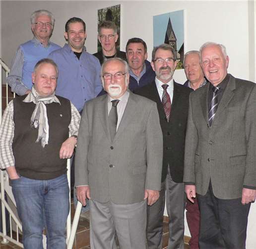 Der Vorstand des MGV 1905 Thür. Vordere Reihe von links nach rechts Jürgen Jakob (Beisitzer), Paul Blum (Beisitzer) und Friedrich Hermes (1. Vorsitzender). Dahinter, von links nach rechts: Helmut Engel, Johannes Ellerich (Beisitzer), Peter Wilkes (Beisitzer), Theo Loscheider (Geschäftsführer), Rolf Müller (2. Vorsitzender) und Lothar Wagner (Kassierer).