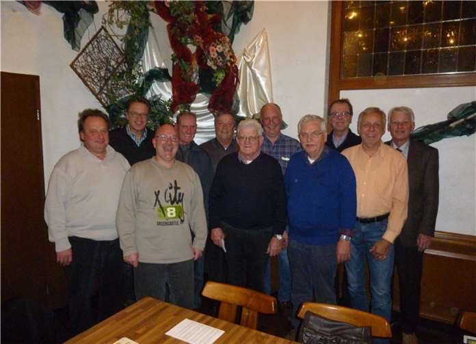 Der Vorstand des MGV Diana (v.l.n.r.) Chorleiter Jürgen Hofstötter, Klaus Müssenich, Rudolf Stein, Volkmar Kukies, Gerhard Jung, Manfred Diewald, Wilfried Köller, Uwe Hoffmann, Wolfgang Heitmann, Heino Witt, Lutz Haushahn. Es fehlen: Achim Kreul, Dr. Winfried Scholz.privat