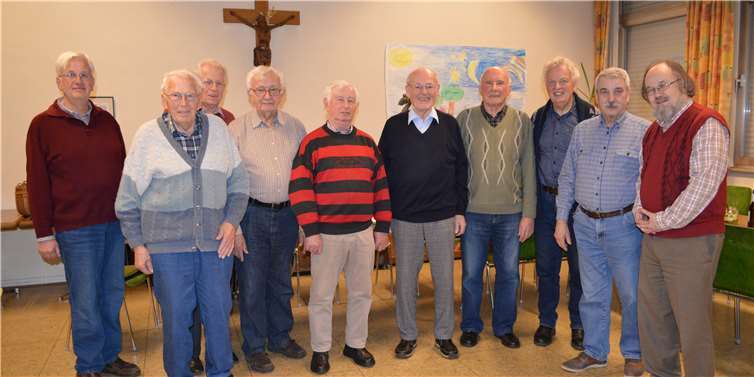 Der Vorstand des MGV Liederkranz Oberwinter um Vorsitzenden Hans Kessel (5.v.l.).Foto: -AB-