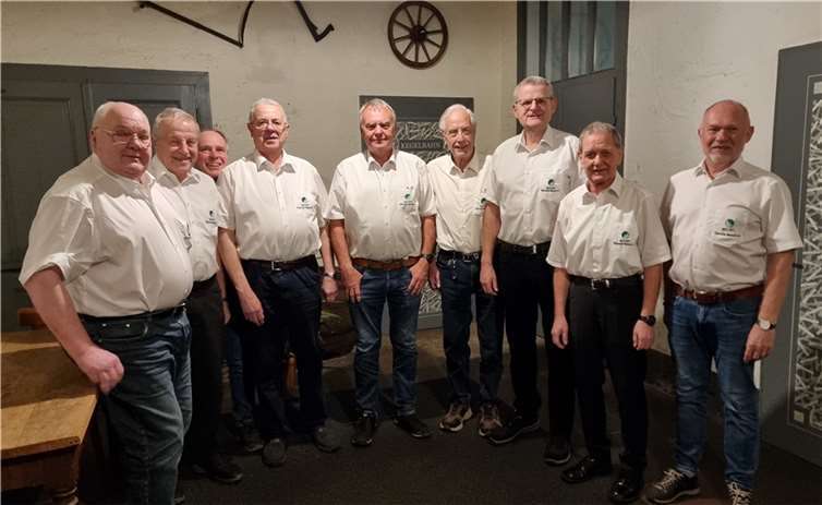Der Vorstand des MGV: v.l. Wolfgang Haberneck, Helmut Schuld, Andreas Stenzhorn, Heinz-Peter Bell, Erwin Ritterrath, Helmut Lembeck, Rudi Ebeling, Reiner Lindemann und Reinhold Habscheid.  Foto: Gerd Schaefer