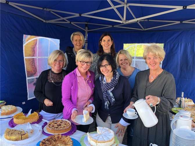 Der Vorstand des Oberbreisiger Frauenkreises St. Viktor: Michaela Rüther, Marion Götte, Josefine Cassano, Sandra Dierschke (vorne v.l.n.r.), Marlies Dühr, Maria Bell und Claudia Schygulla (hinten v.l.n.r).  Foto: privat