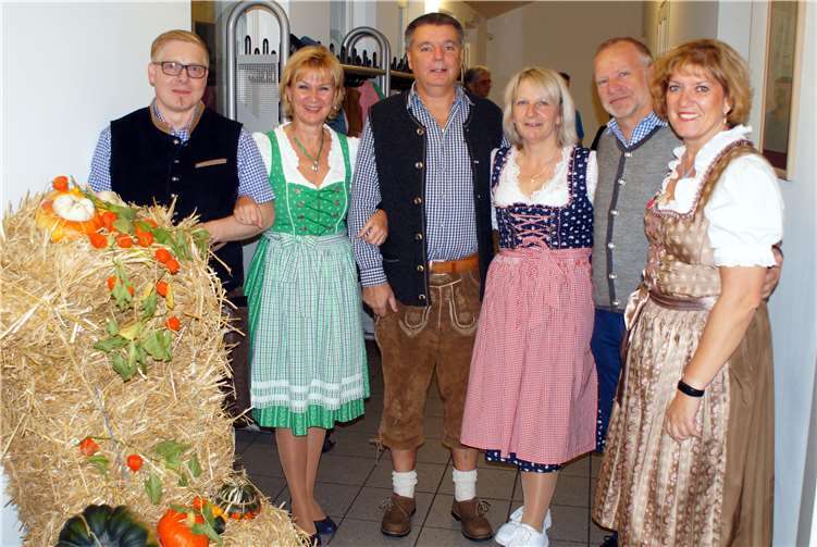 Der Vorstand des Orgelfördervereins freute sich über ein gelungenes Oktoberfest im Weißenthurmer Vereinshaus. Fotos: KH