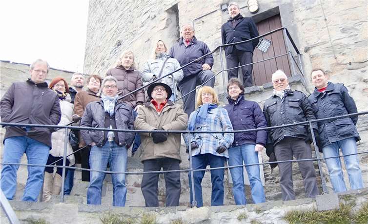 Der Vorstand des SPD-Stadtverbands ließ vom Vorsitzenden des Fördervereins Roland Walther durch den Turm führen und über die geplante Webcam informieren. privat