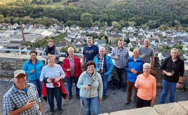 Der Vorstand des SV Walporzheim am Aussichtspunkt Weinterrasse Alte Lay. Foto: Archivfoto / privat