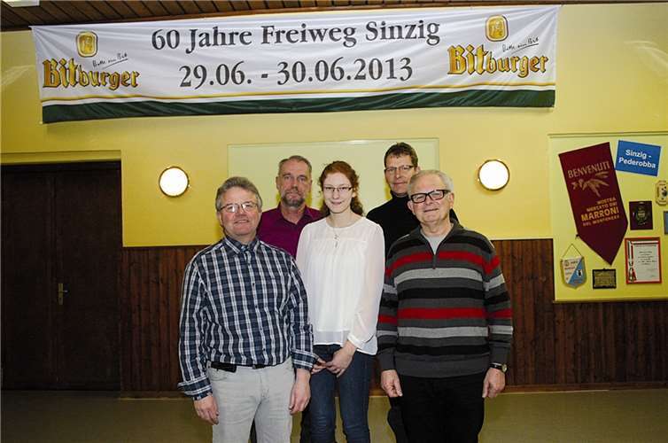 Der Vorstand des Spielmannszugs (v. l.): Vorsitzender Herbert Krings, Kassierer Michael Freund, Anne Bois, Beisitzerin Jugend, Geschäftsführer Norbert Hammer und Werner Hoffmann, Beisitzer Inaktive. RÜ