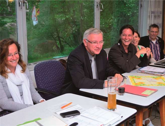 Der Vorstand des Stadtsportverbandes Koblenz freute sich über die gute Nachricht die Oberbürgermeister Dr. Hofmann-Göttig (2.v.l.) überbrachte.HEP