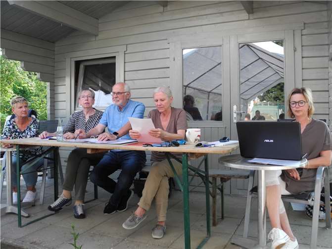 Der Vorstand des Tierschutzvereins bei der Versammlung. Foto: privat