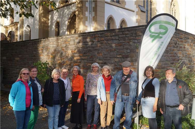 Der Vorstand des Trägervereins von „Frauenwürde“ mit den beiden Beraterinnen. Quelle: Frauenwürde