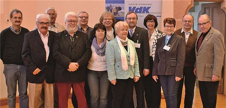 Der Vorstand des VdK-KV Neuwied: Manfred Salz, Herbert Els, Guenter Schulz, Josef Over, Friedrich Weber, Annette Betzing, Ruediger Hof, Christa Huemmerich, Hans Werner Kaiser, Gisela Stahl, Rosemarie Waldorf, Heinrich Richarz, Gregor Weiler. Es fehlt: Werner Hammes.VdK