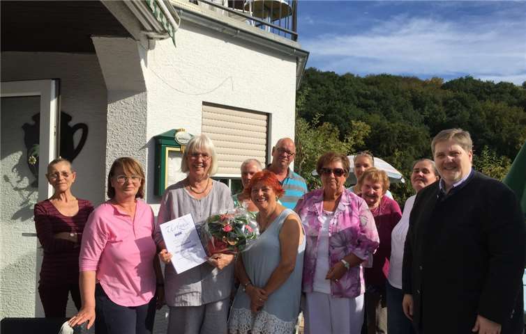 Der Vorstand des VdK Oberwinter (von links): Erna Kniel, Odilia Schecht, Christa Marschall, Irmtraud Strowitzki, Martin Acker, Regina Dreistadt, Rosemarie Rühe, Birgit Walter, Hedwig Häger, Sonja Schlosser und VdK-Kreisvorsitzender Heinz-Wilhelm Schaumann. Privat